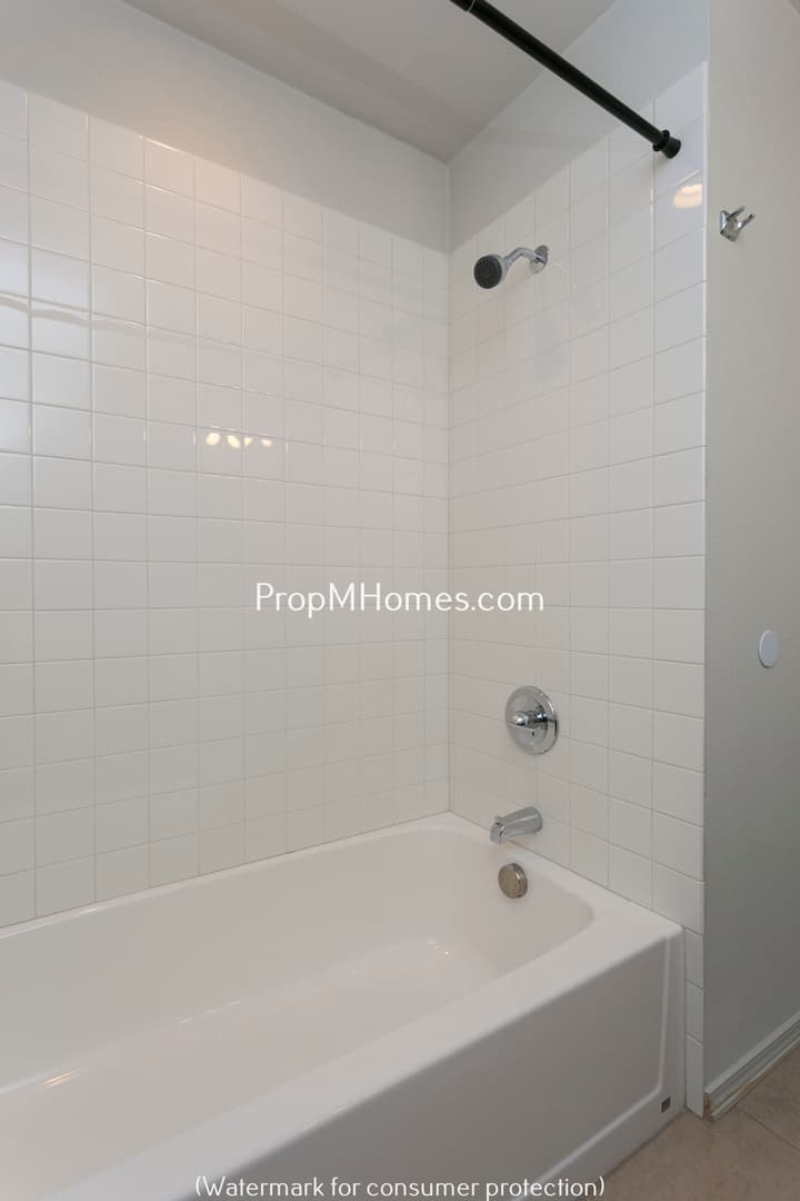 Portland Condo: 15535 NE Glisan Street Unit 1