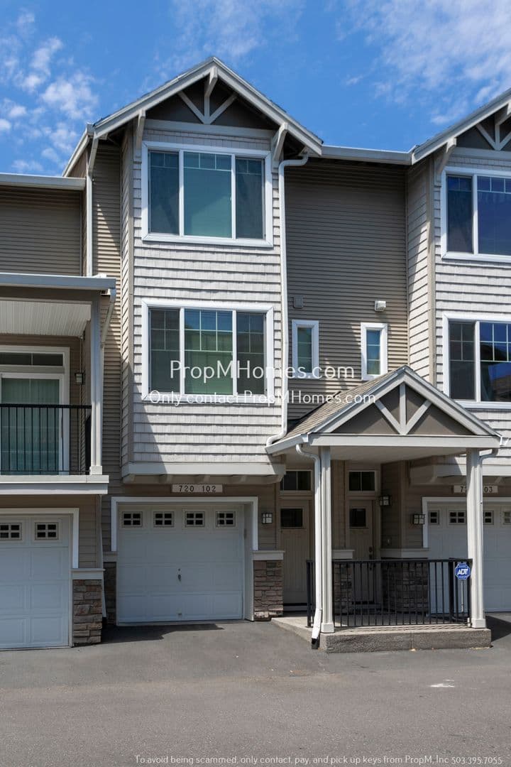 Portland Townhome: 720 NW 118th Avenue Unit 102