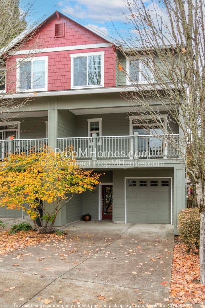 Portland House: 1240 SW Cheltenham Street