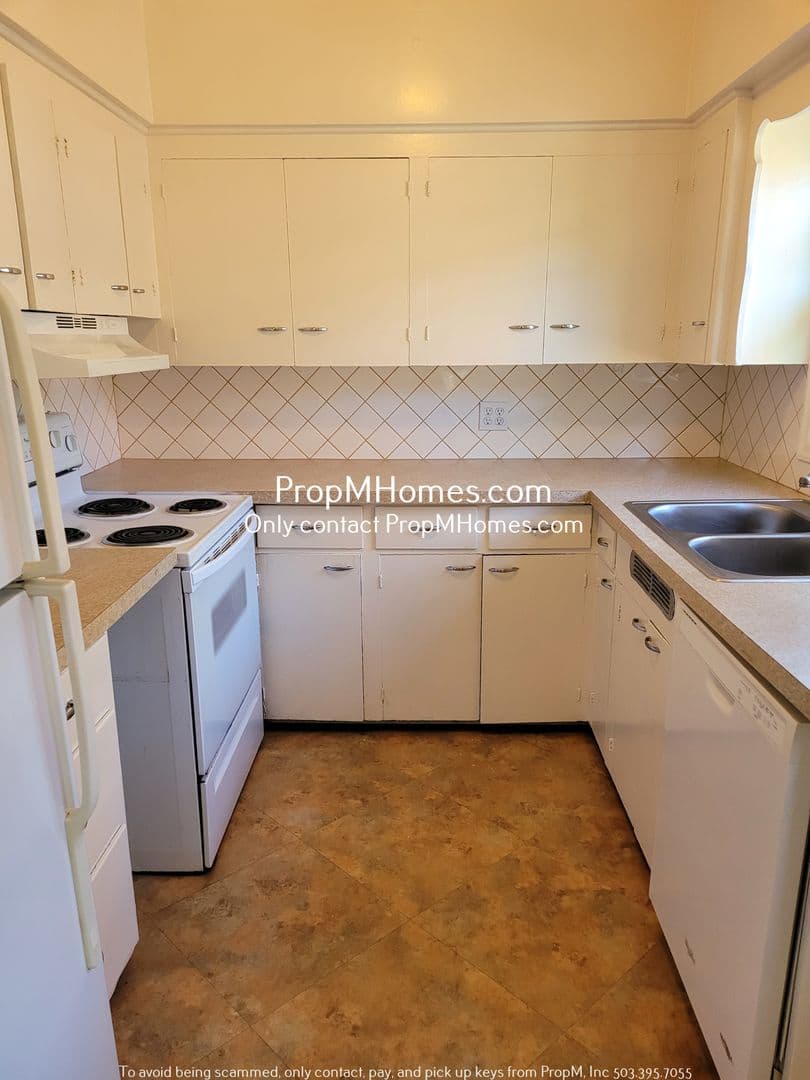 Portland House: 3031 SE 52nd Avenue