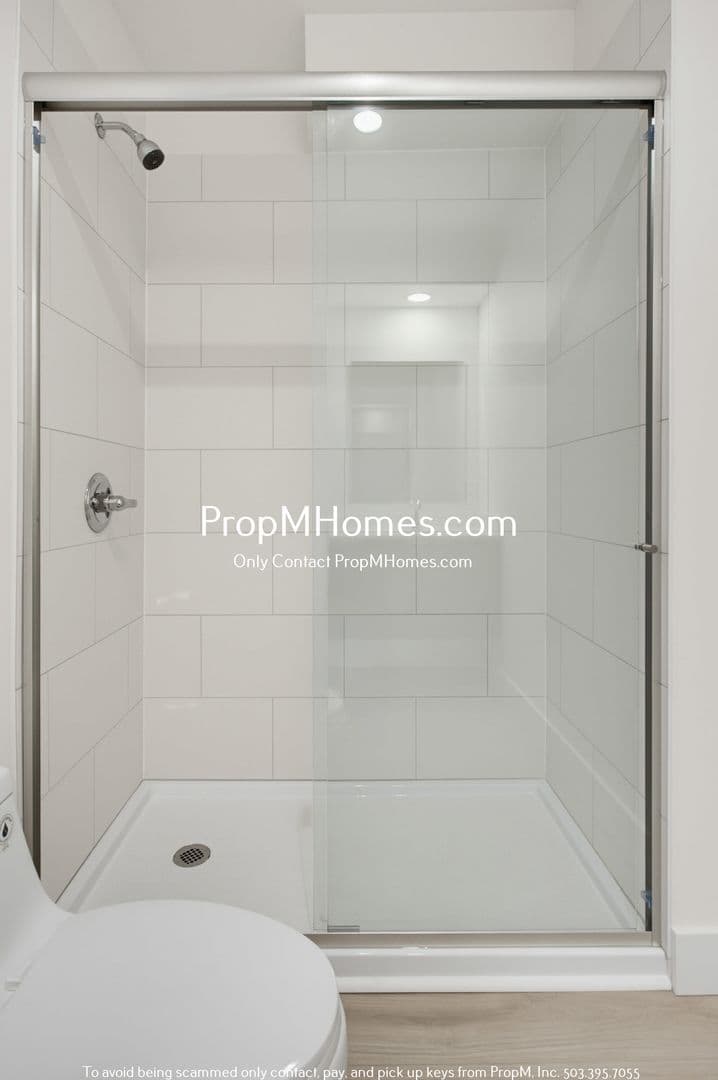 Portland Apartment: 2809 SE Washington Street