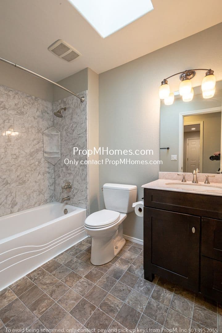 Portland House: 3929 SE 136th Avenue