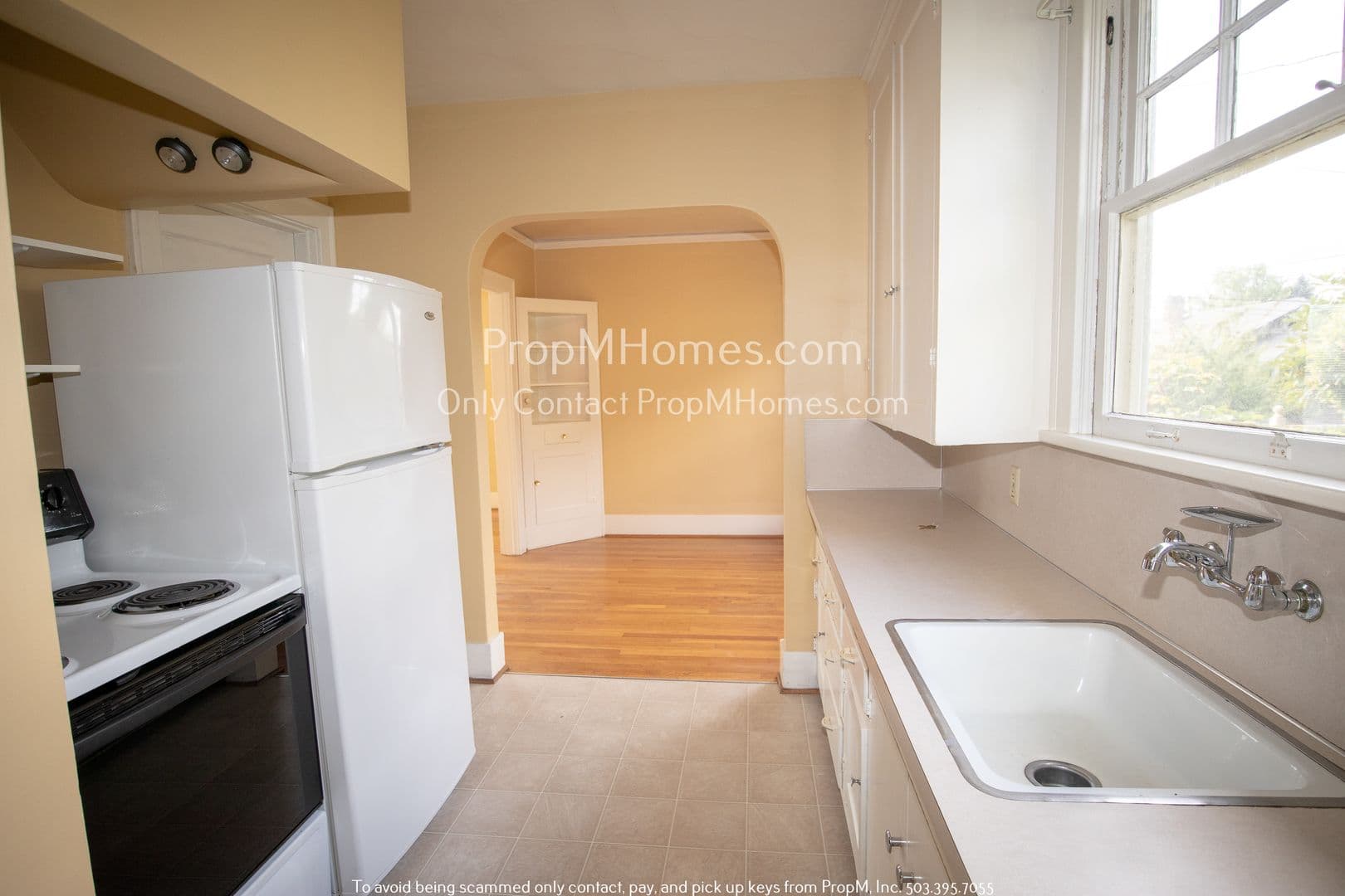 Portland Apartment: 3406 SE 28th Place