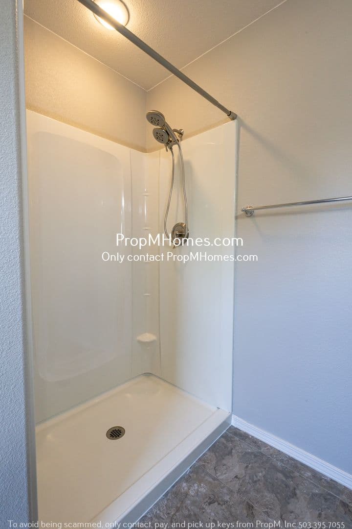 Portland House: 3929 SE 136th Avenue