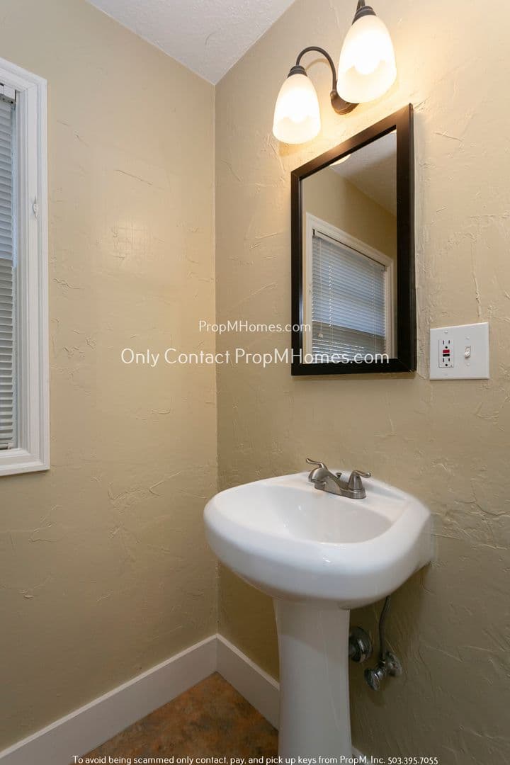 Portland House: 3031 SE 52nd Avenue