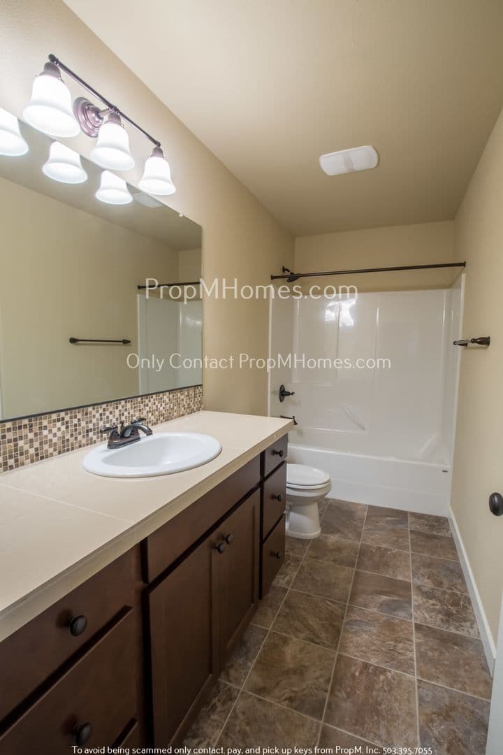 North Plains House: 10605 NW 303rd Place