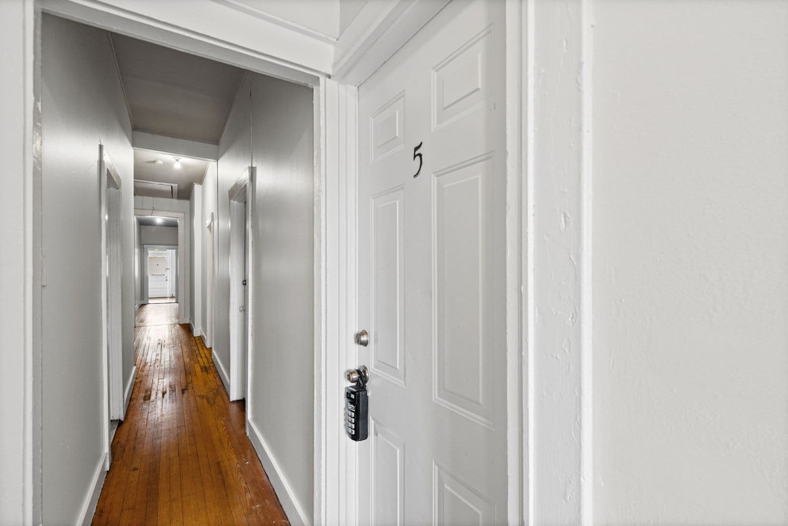 Memphis Apartment: 2092 Linden Ave