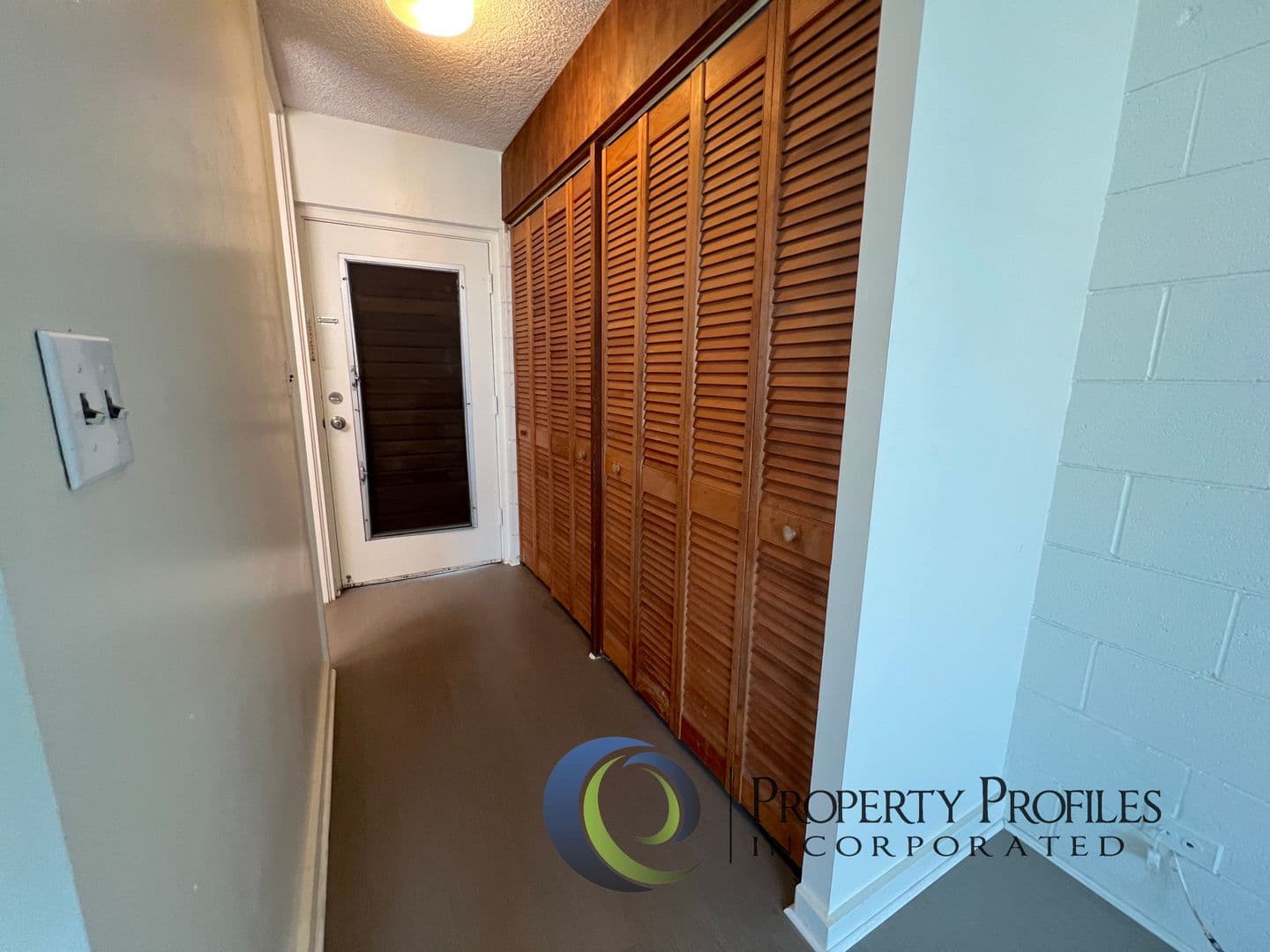 Honolulu Condo: 1550 Wilder Ave. #B401