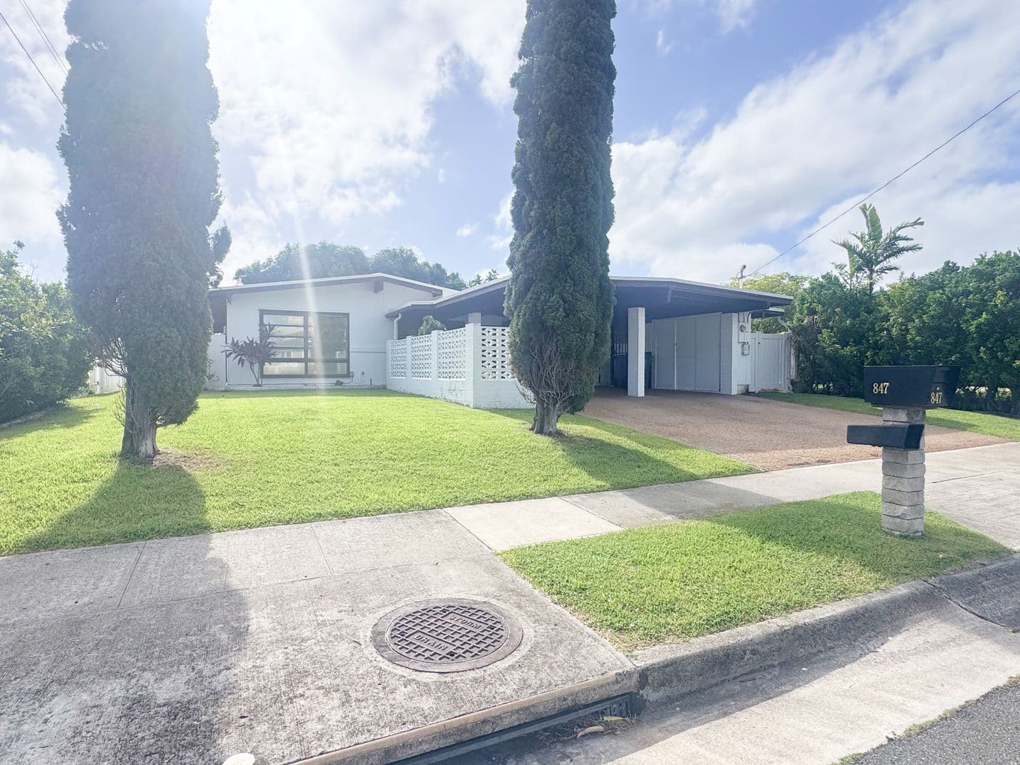 KAILUA House: 847 AKUMU STREET