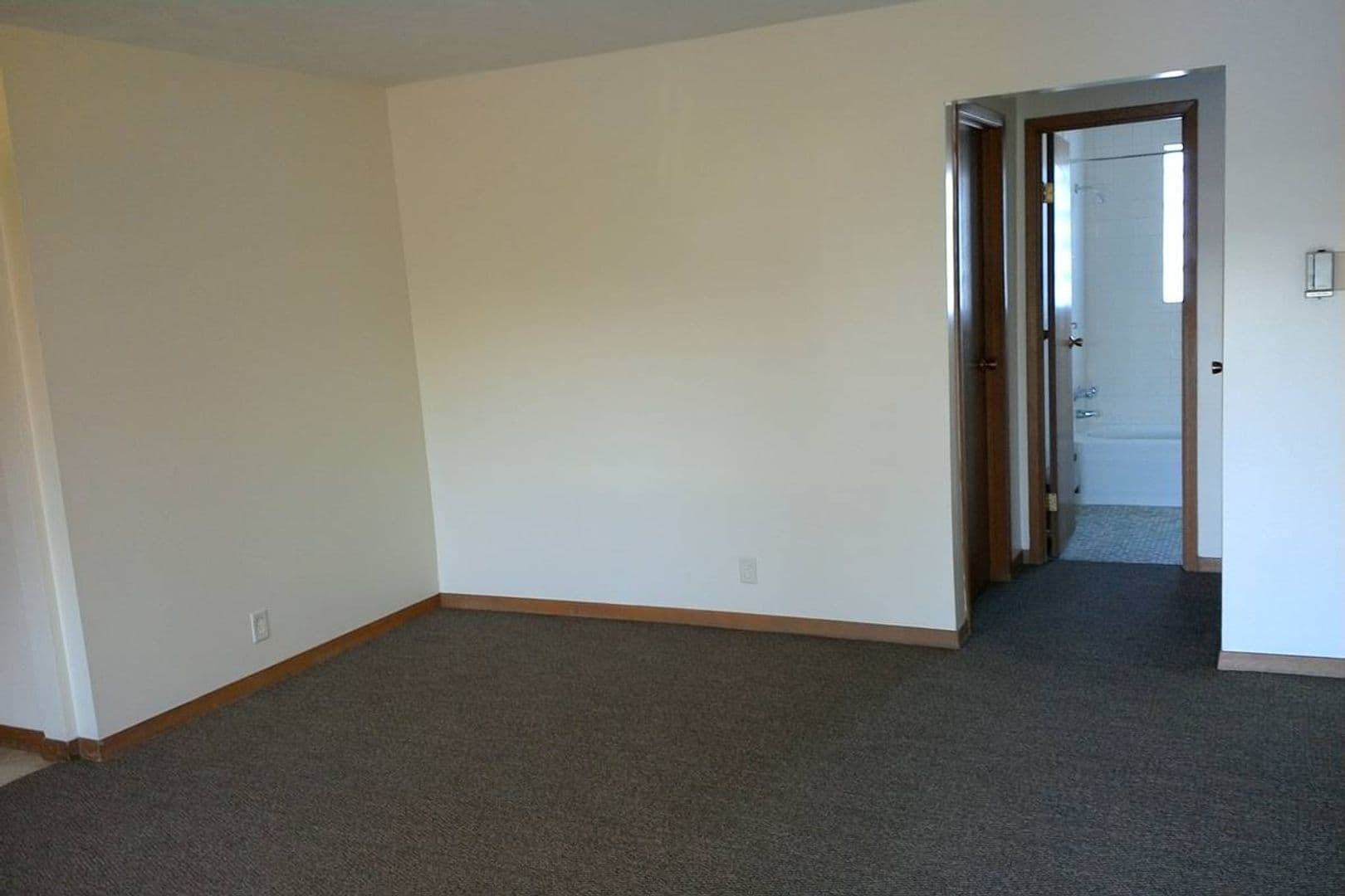Omaha Apartment: 4817-4841 Holmes St