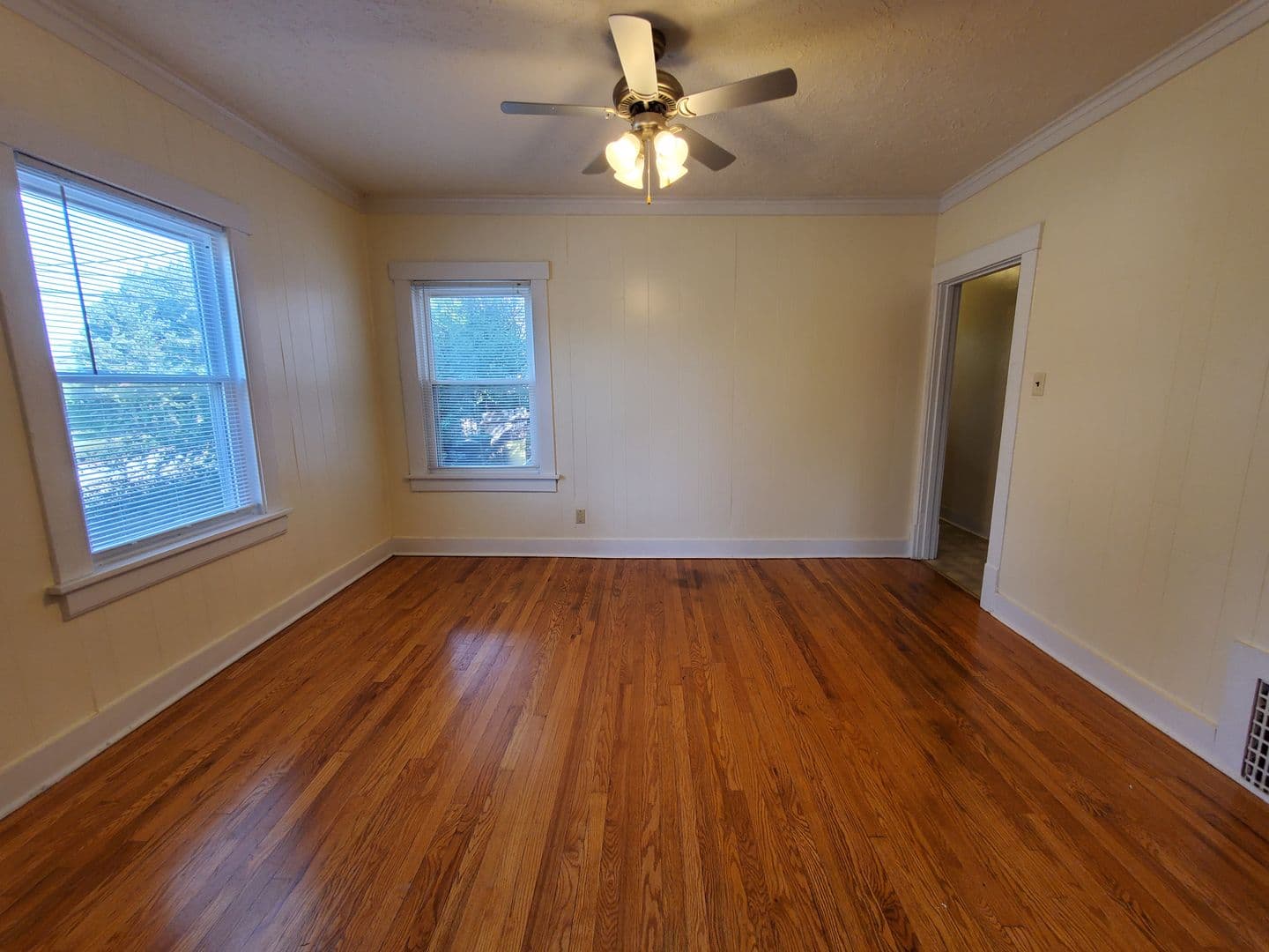 Omaha Apartment: 4930-4932 California St