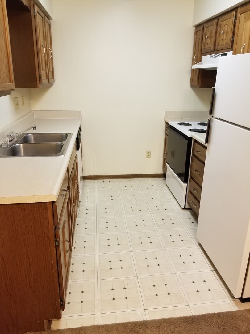 Omaha Apartment: 8320-8330 California St