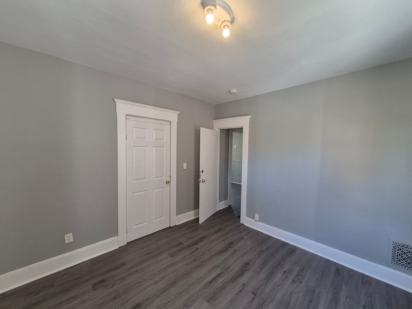 New Haven Apartment: 1644 Chapel Street