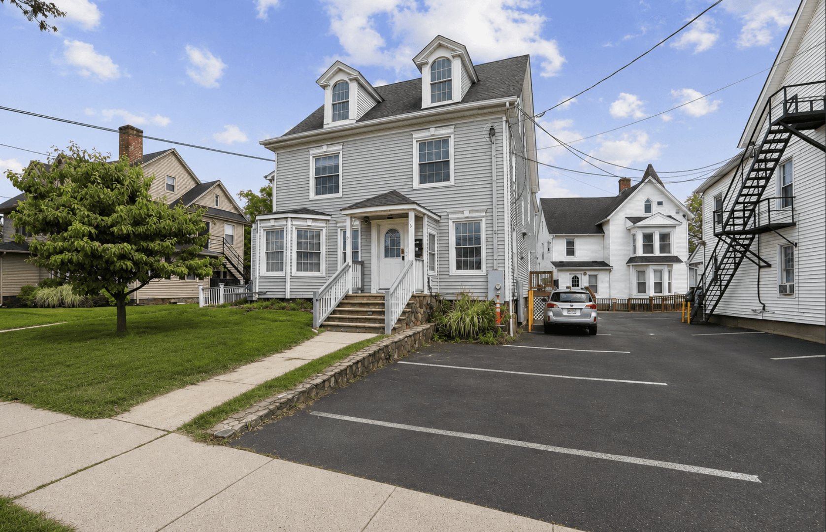 Danbury Apartment: 79 West St.