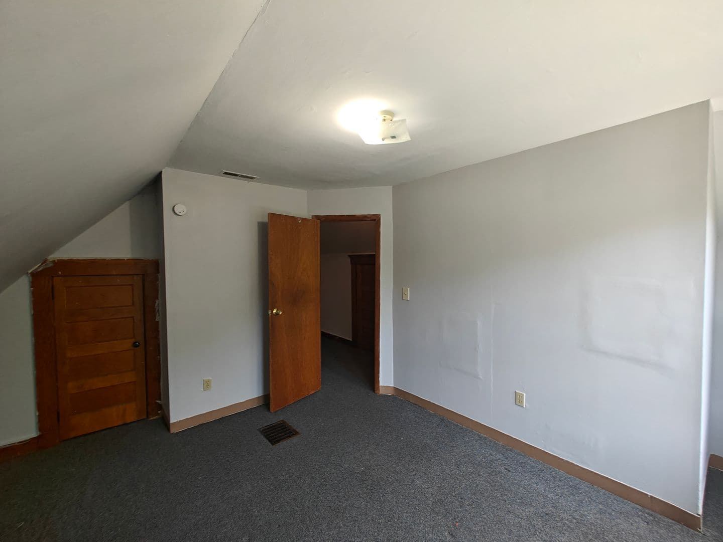 New Haven Apartment: 1644 Chapel Street