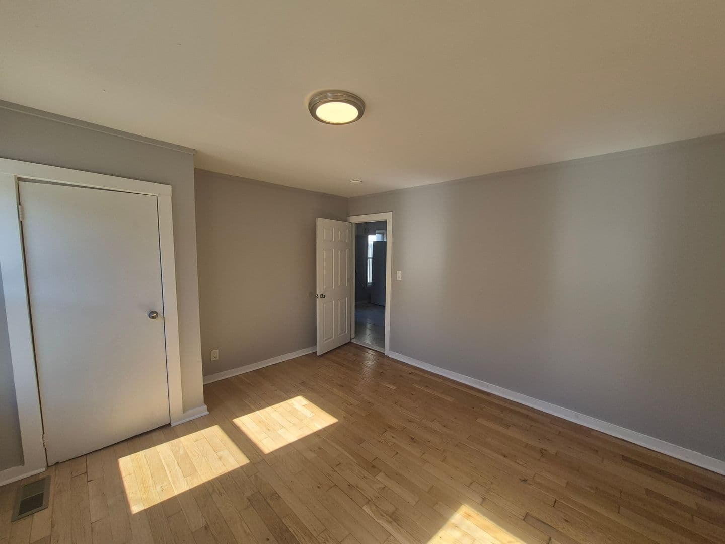 New Haven Apartment: 35 SALTONSTALL AVE