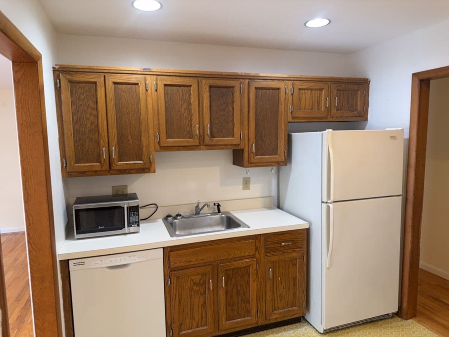 Danbury Apartment: 166 Old Brookfield Road