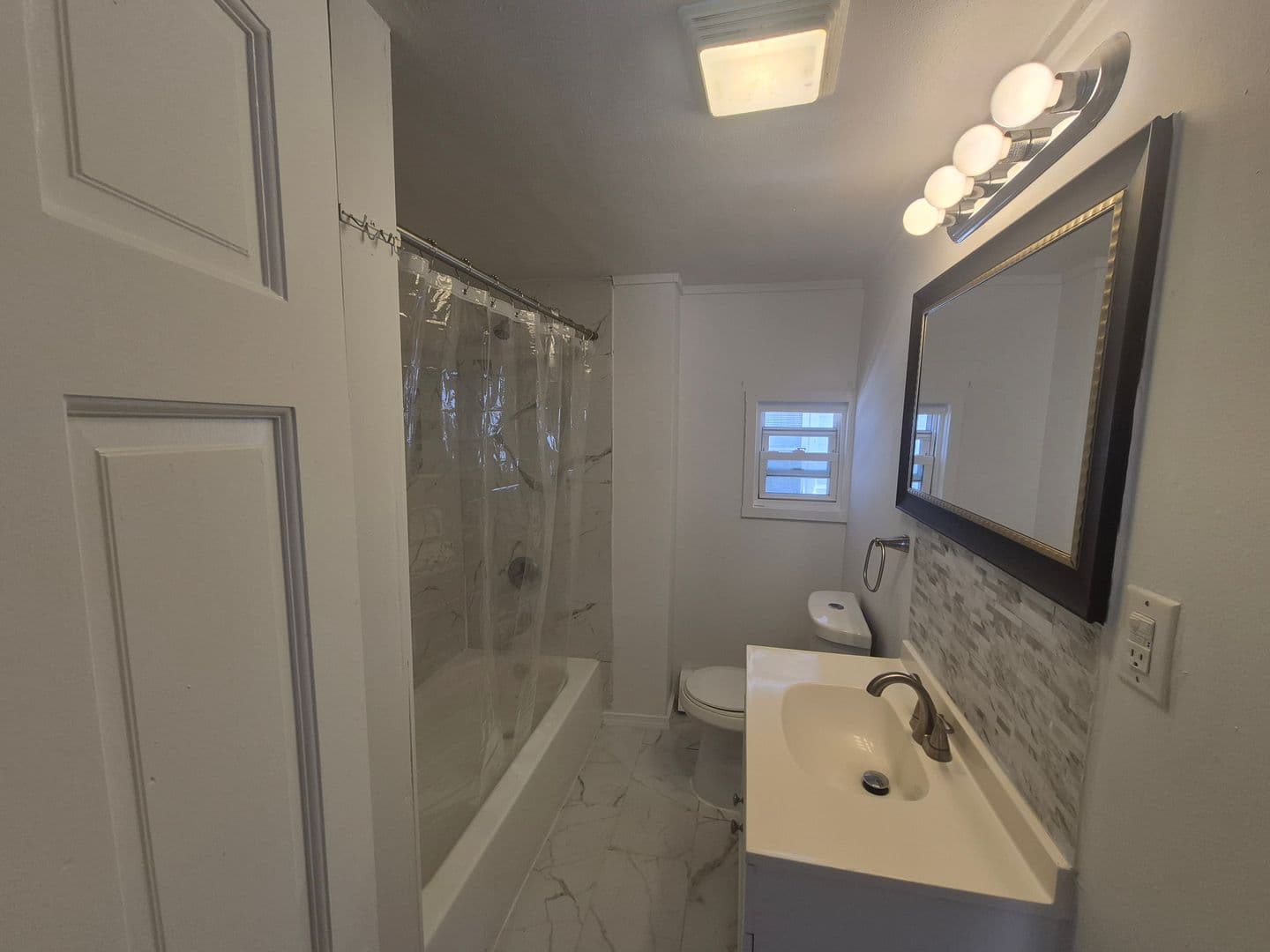 New Haven Apartment: 35 SALTONSTALL AVE