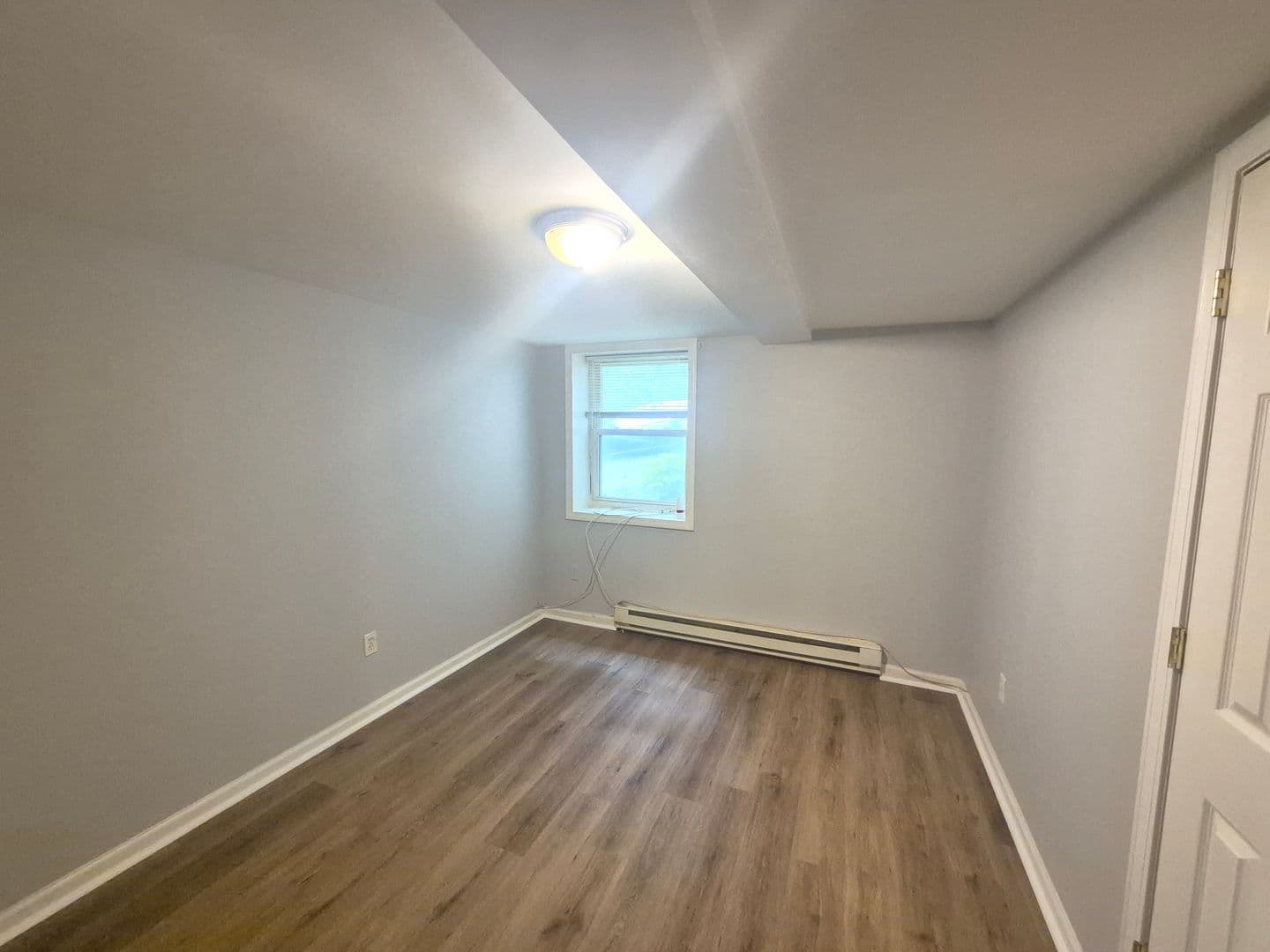 Oakville Apartment: 14 Edgewood Rd