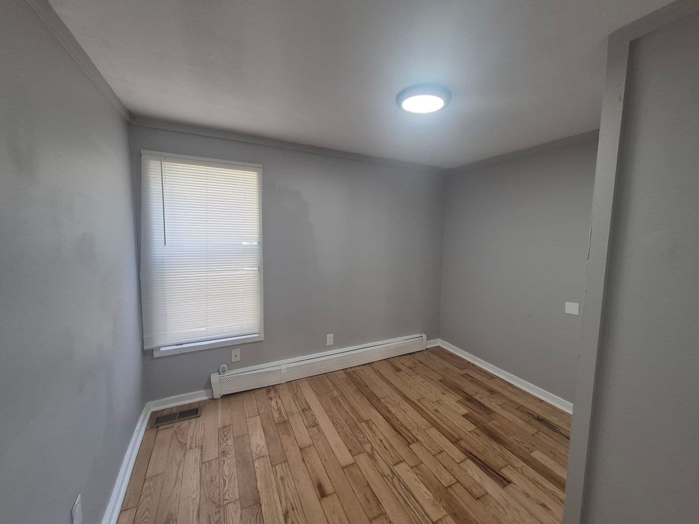 New Haven Apartment: 35 SALTONSTALL AVE