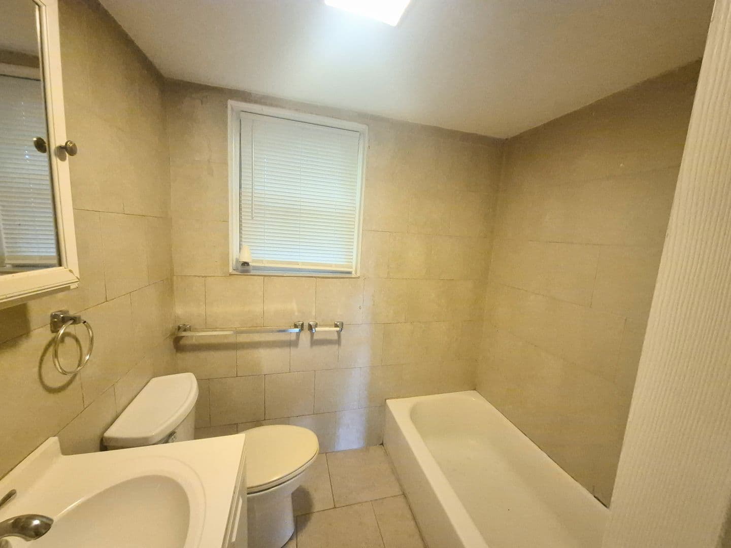 Oakville Apartment: 14 Edgewood Rd