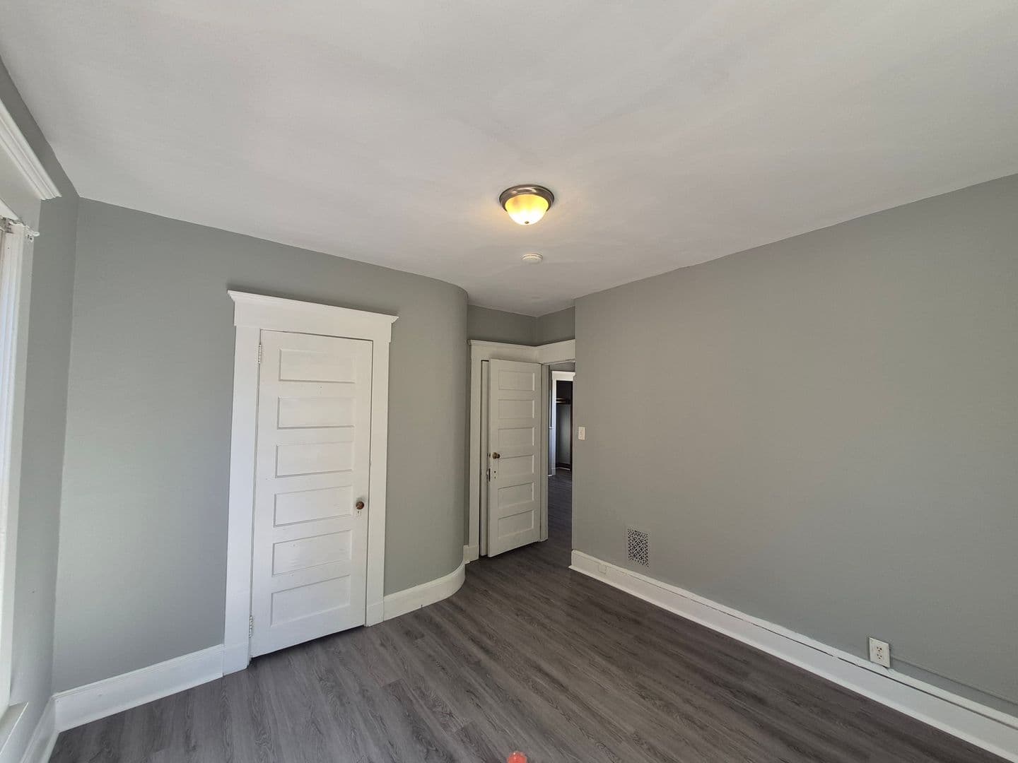 New Haven Apartment: 1644 Chapel Street