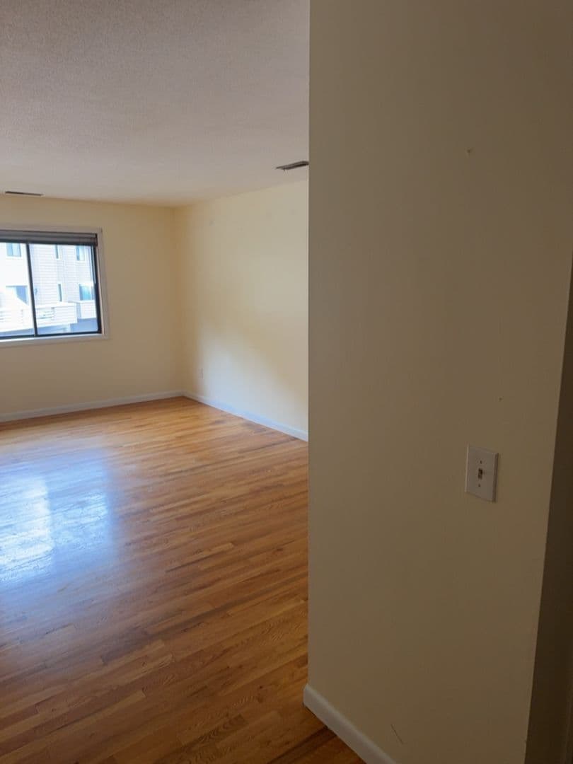 Danbury Apartment: 166 Old Brookfield Road