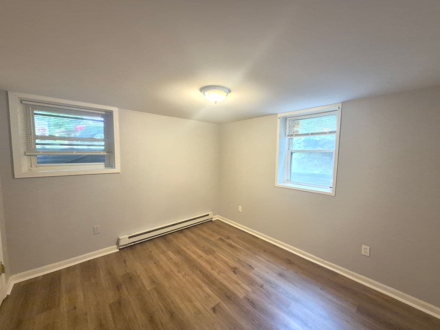 Oakville Apartment: 14 Edgewood Rd