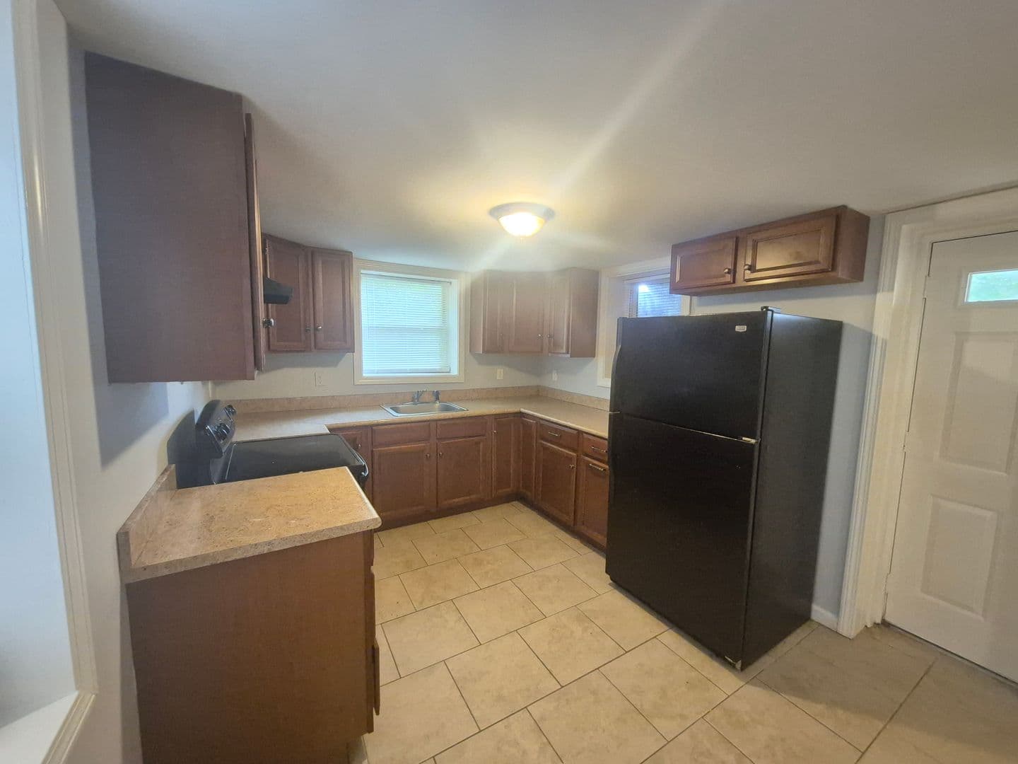 Oakville Apartment: 14 Edgewood Rd