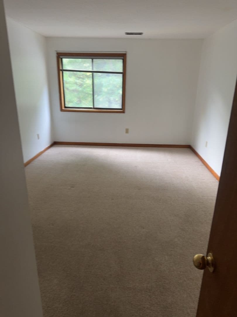 Danbury Apartment: 166 Old Brookfield Road