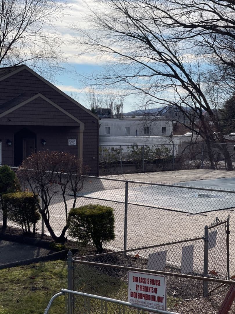 Danbury Apartment: 166 Old Brookfield Road