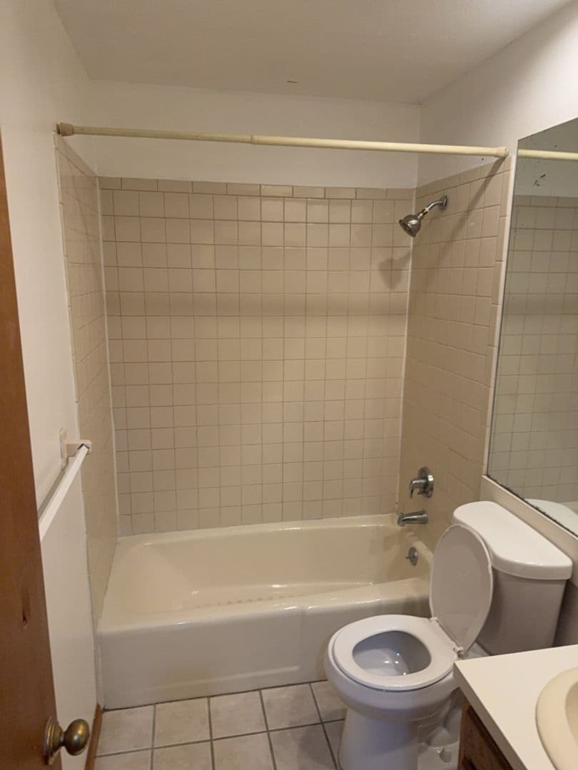 Danbury Apartment: 166 Old Brookfield Road