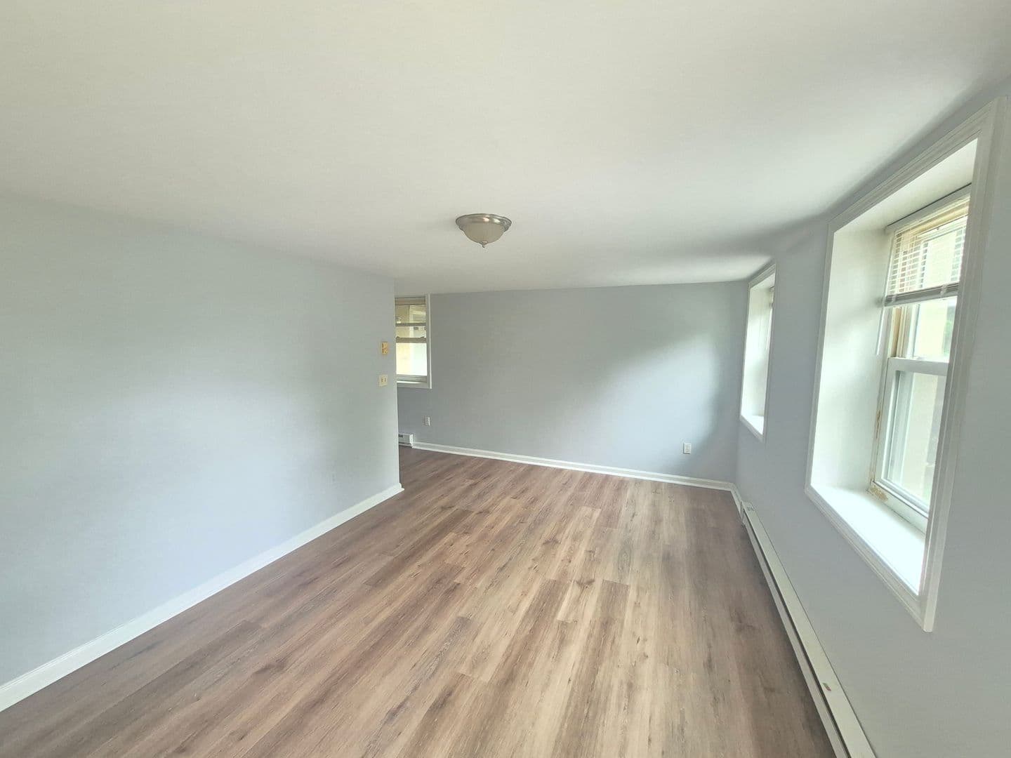Oakville Apartment: 14 Edgewood Rd
