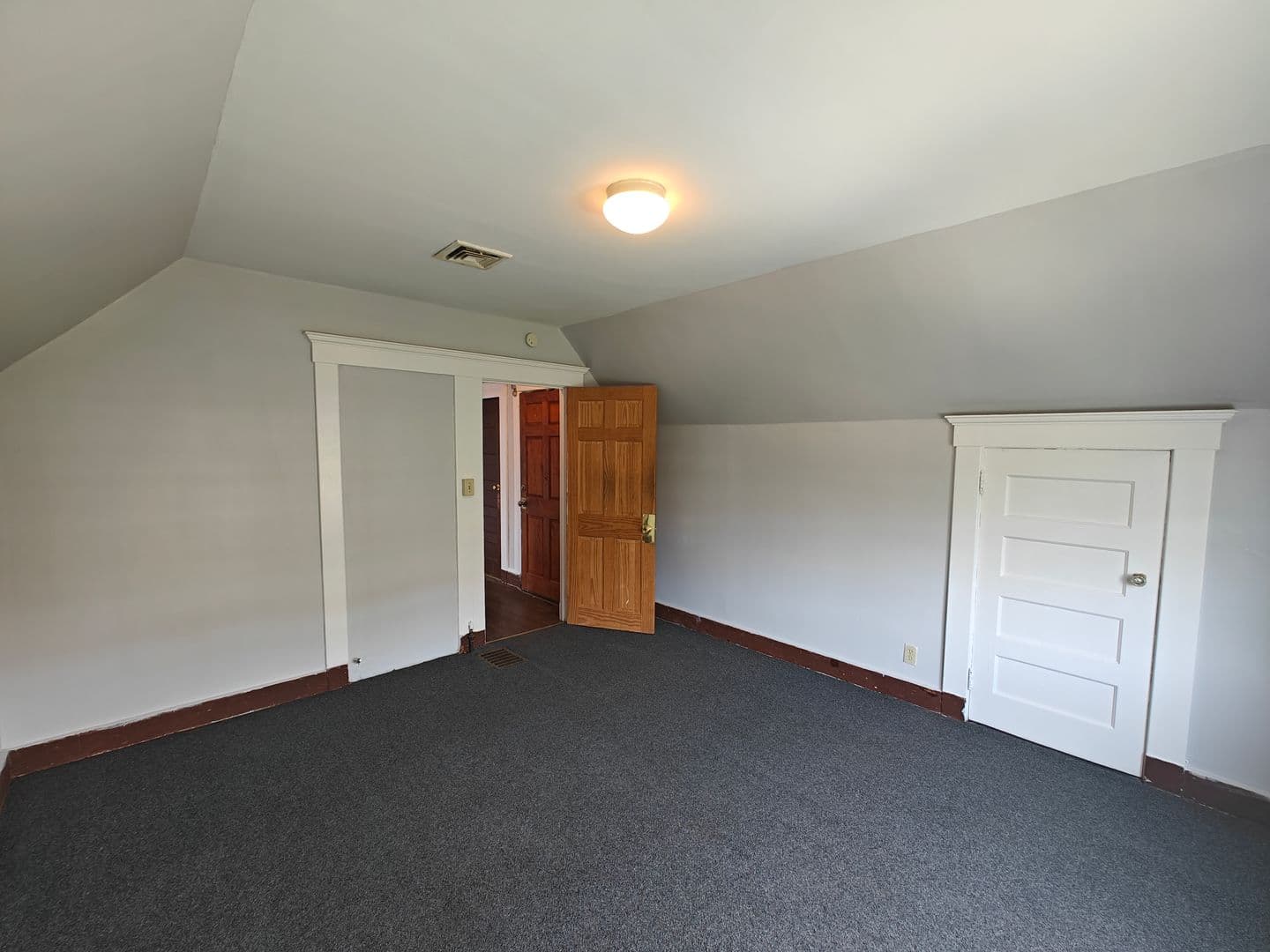 New Haven Apartment: 1644 Chapel Street
