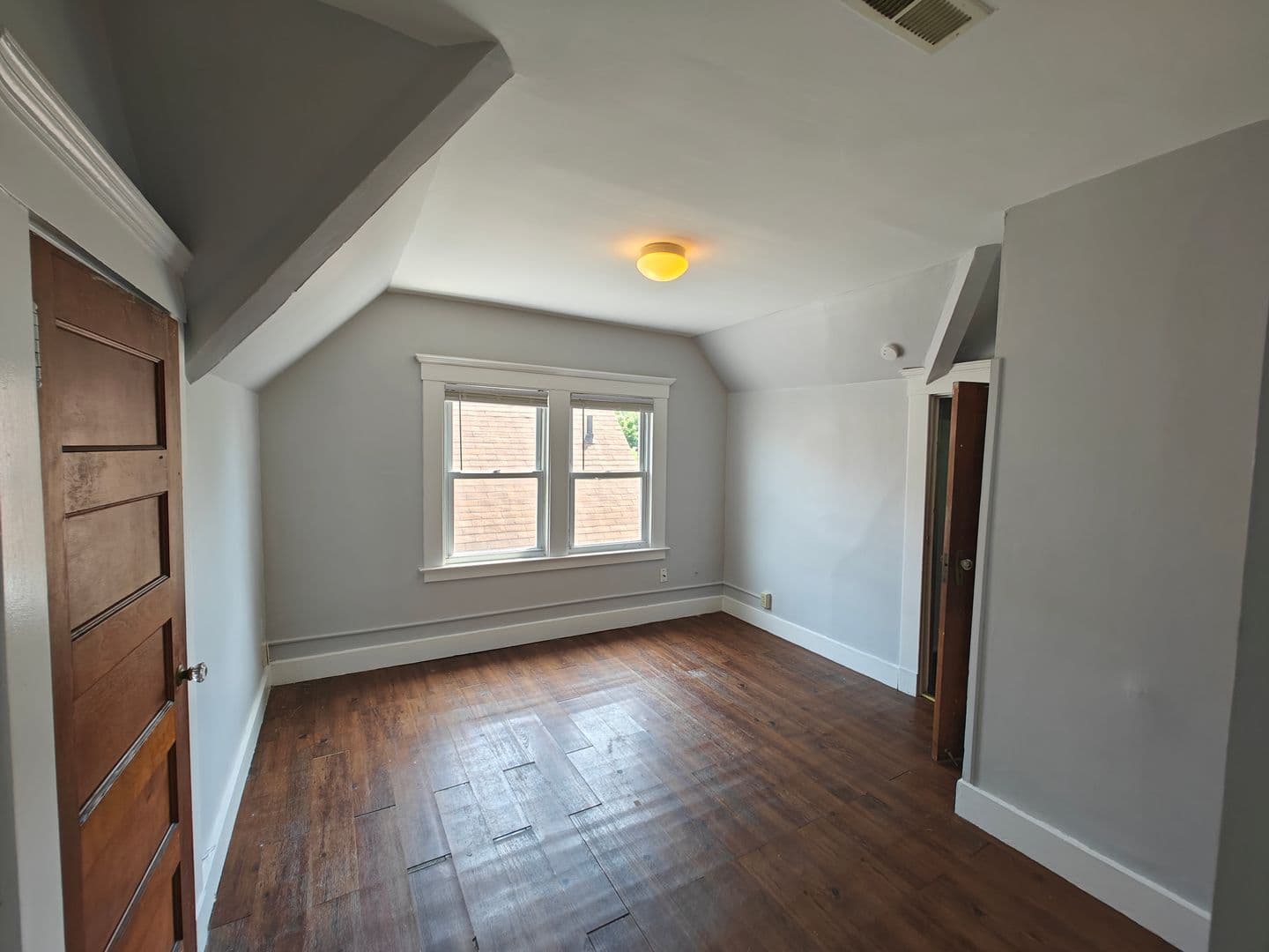 New Haven Apartment: 1644 Chapel Street