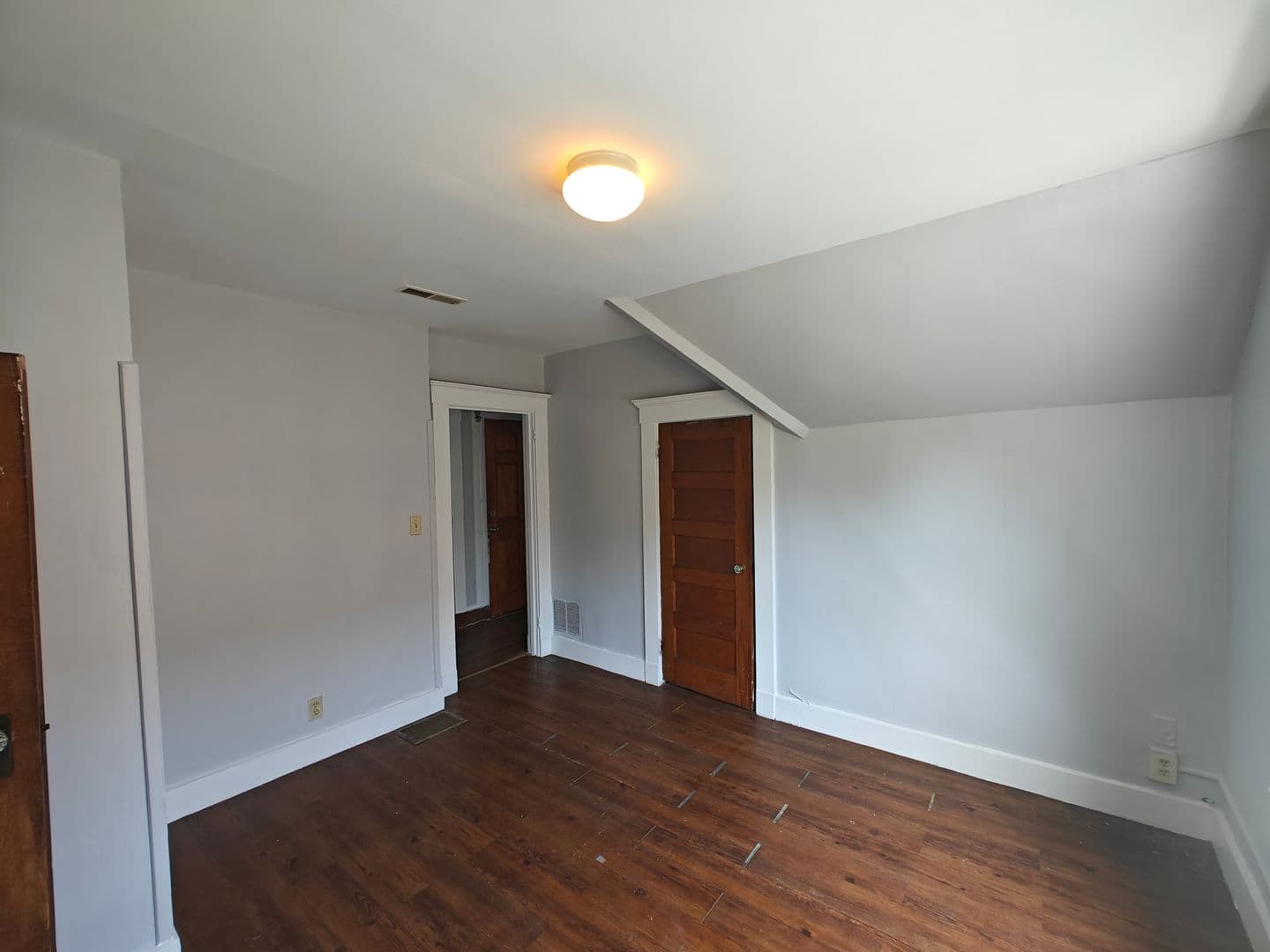 New Haven Apartment: 1644 Chapel Street