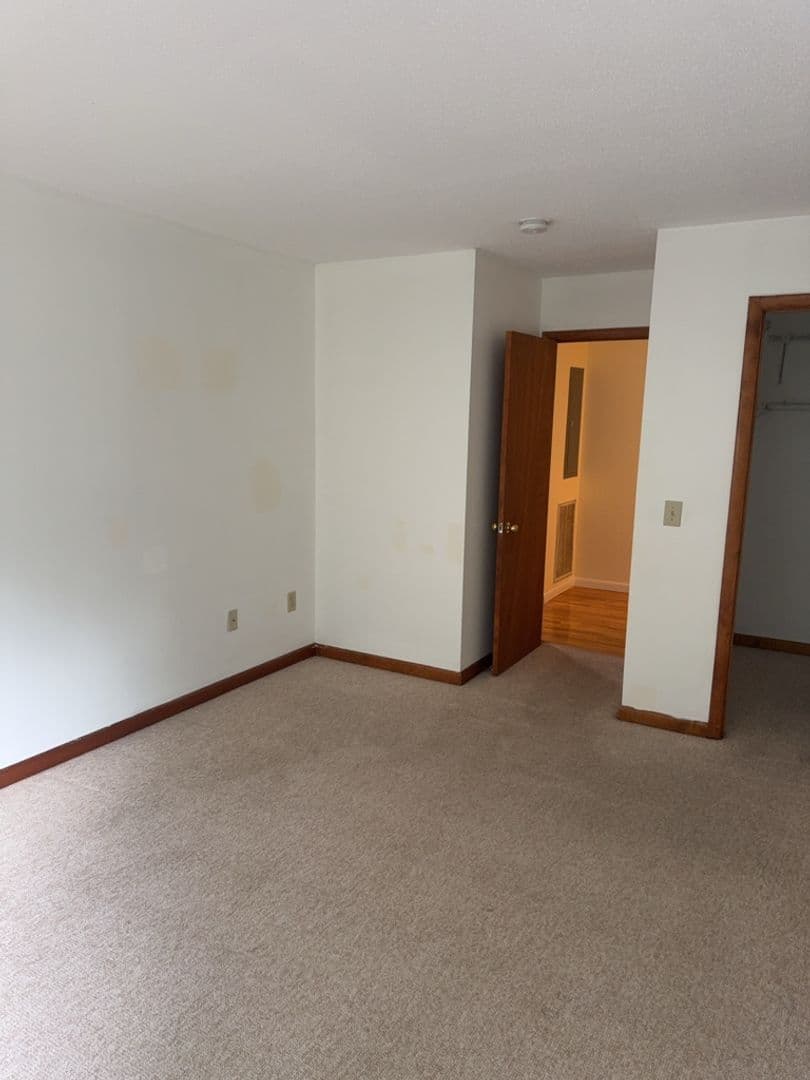 Danbury Apartment: 166 Old Brookfield Road