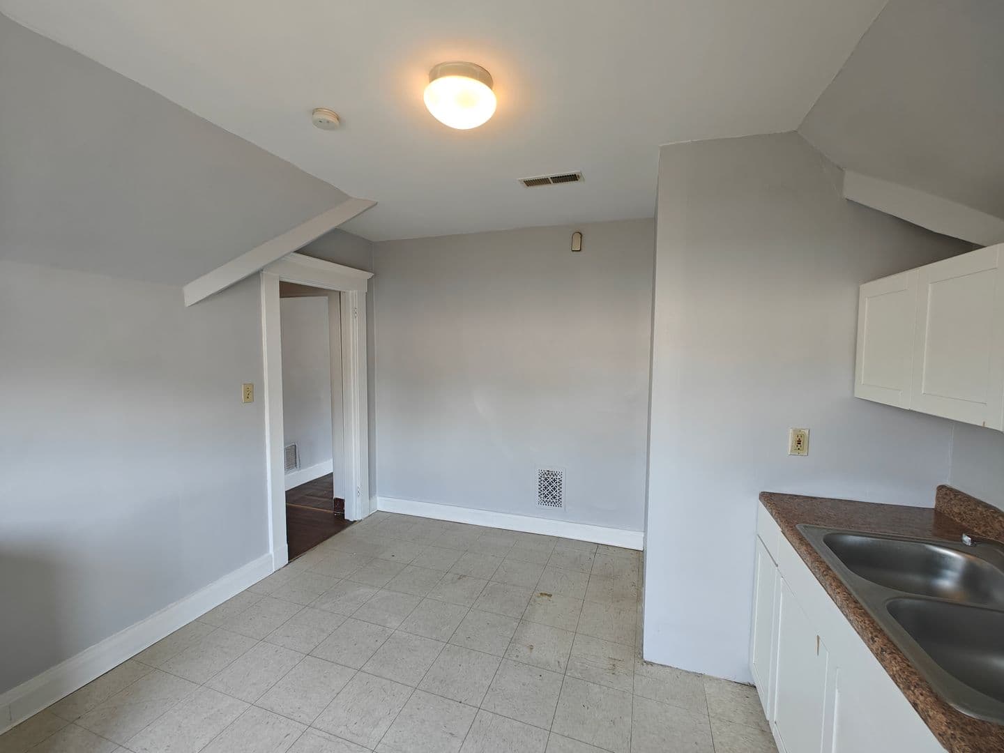 New Haven Apartment: 1644 Chapel Street