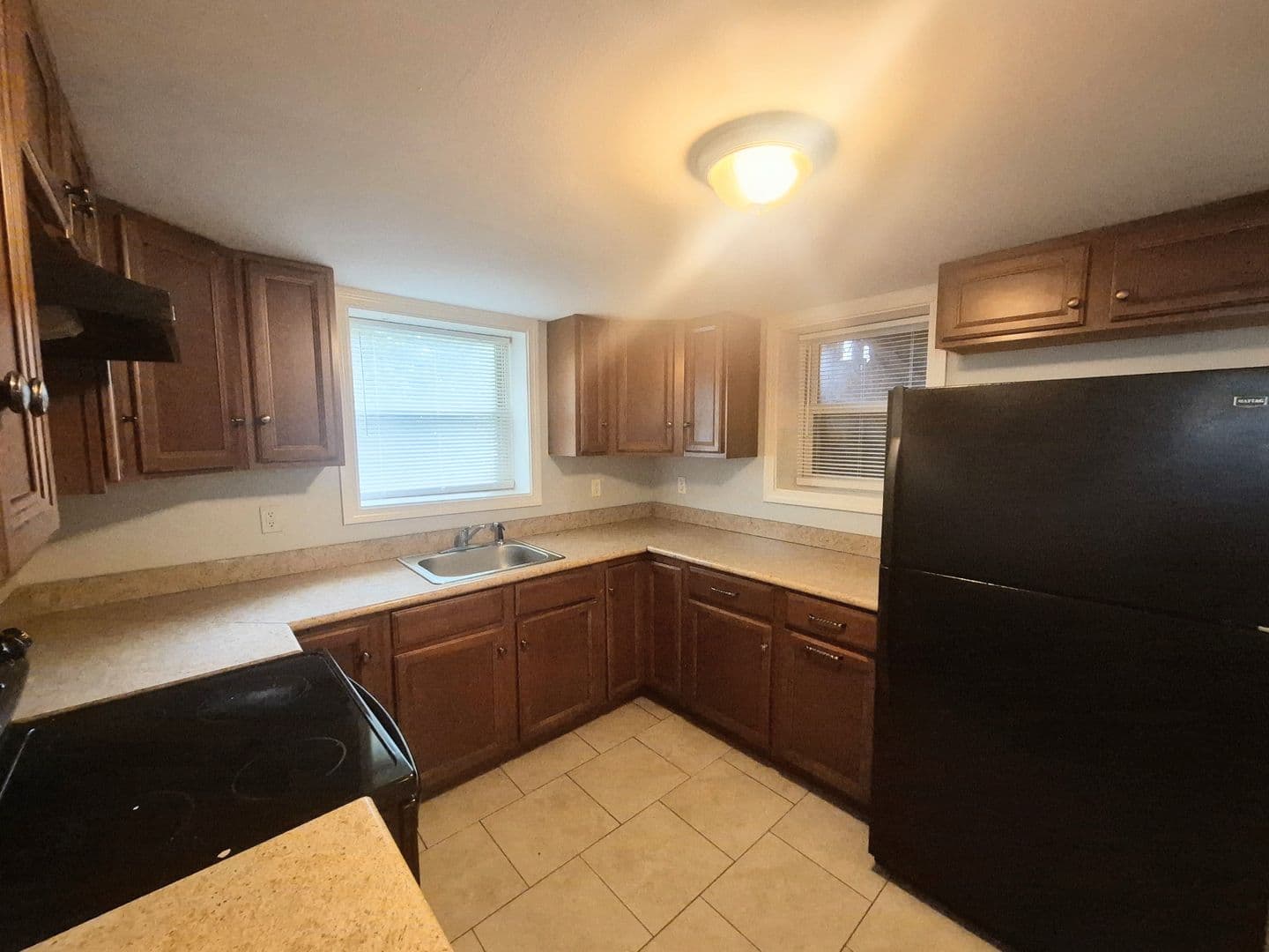 Oakville Apartment: 14 Edgewood Rd