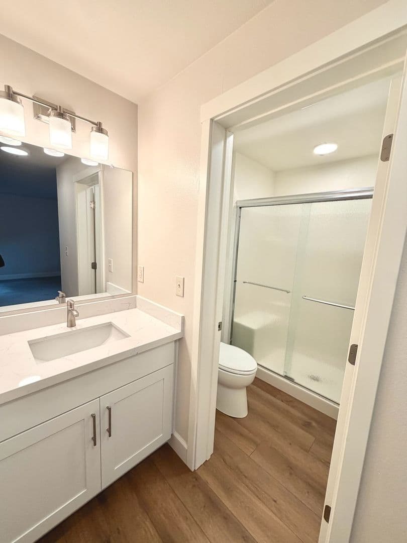 Bellevue Apartment: 530 100th Ave SE