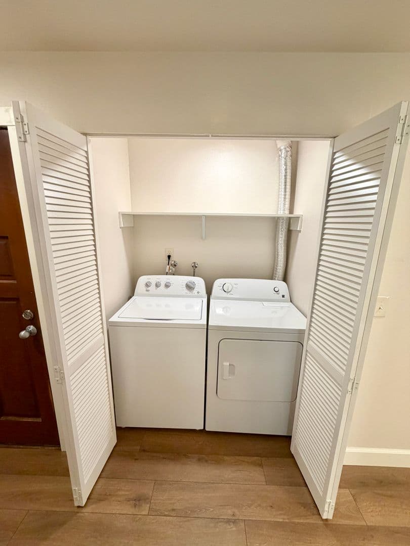 Bellevue Apartment: 530 100th Ave SE