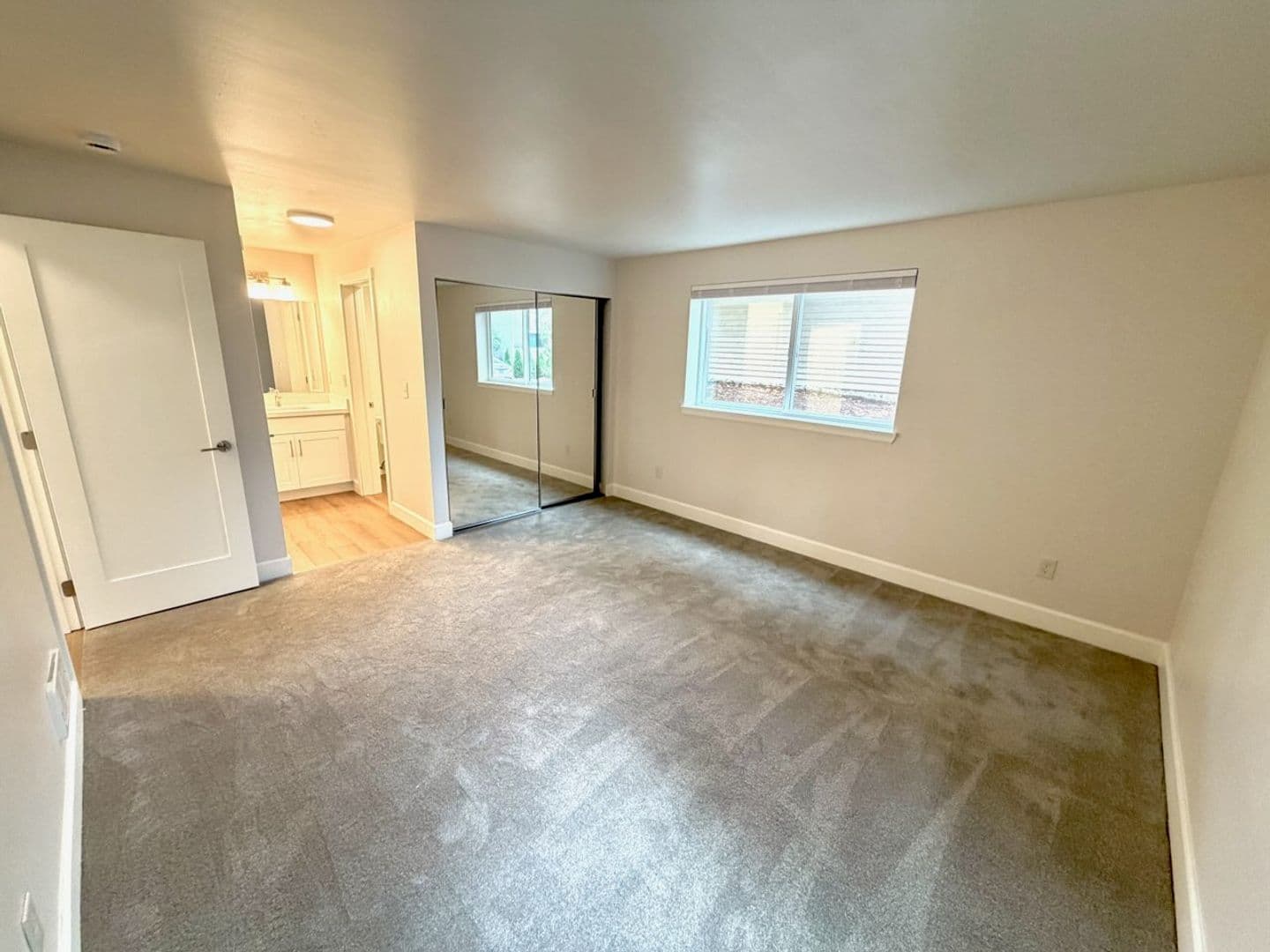 Bellevue Apartment: 530 100th Ave SE