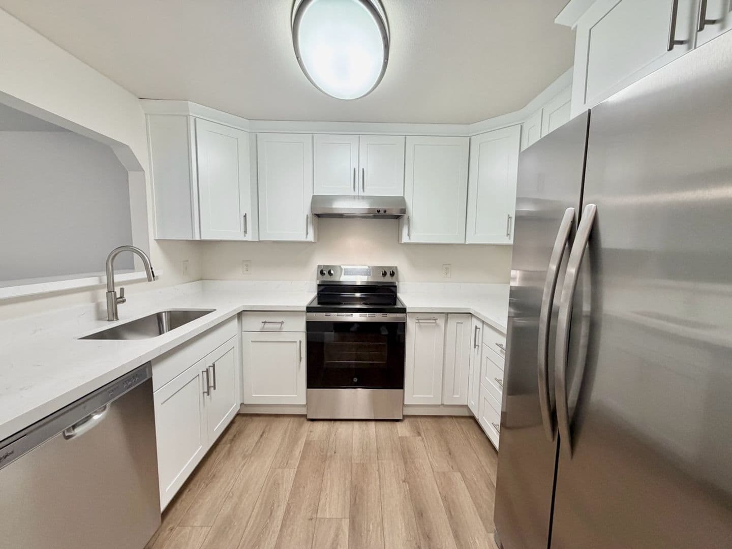 Bellevue Apartment: 530 100th Ave SE