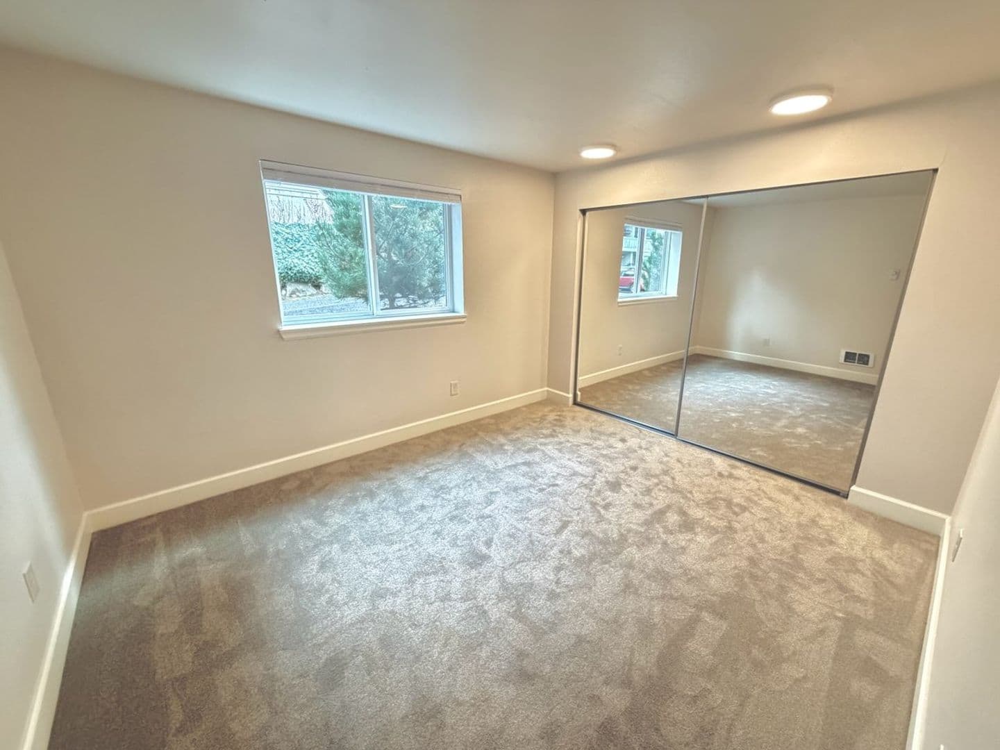 Bellevue Apartment: 530 100th Ave SE