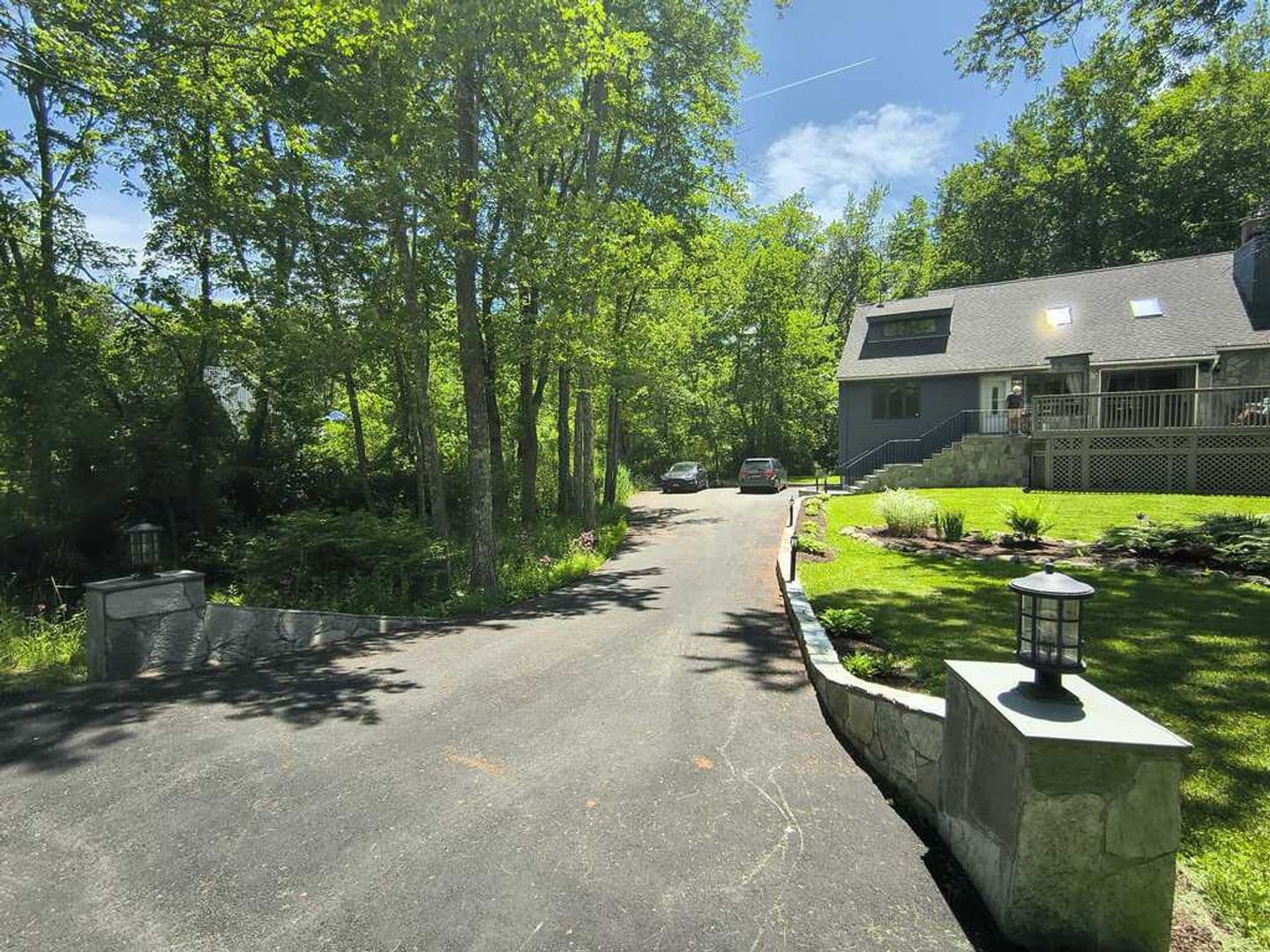 Goshen House: 421 E Hyerdale Drive