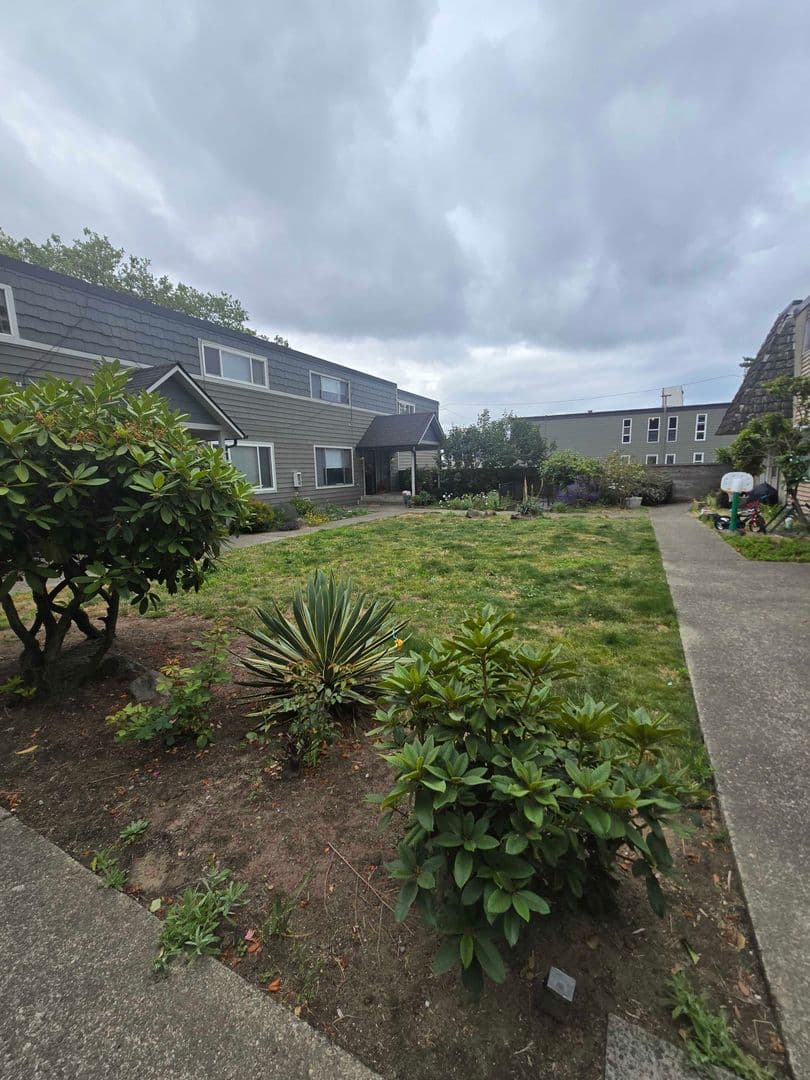 Burien House: 240 S 152nd St Apt 118