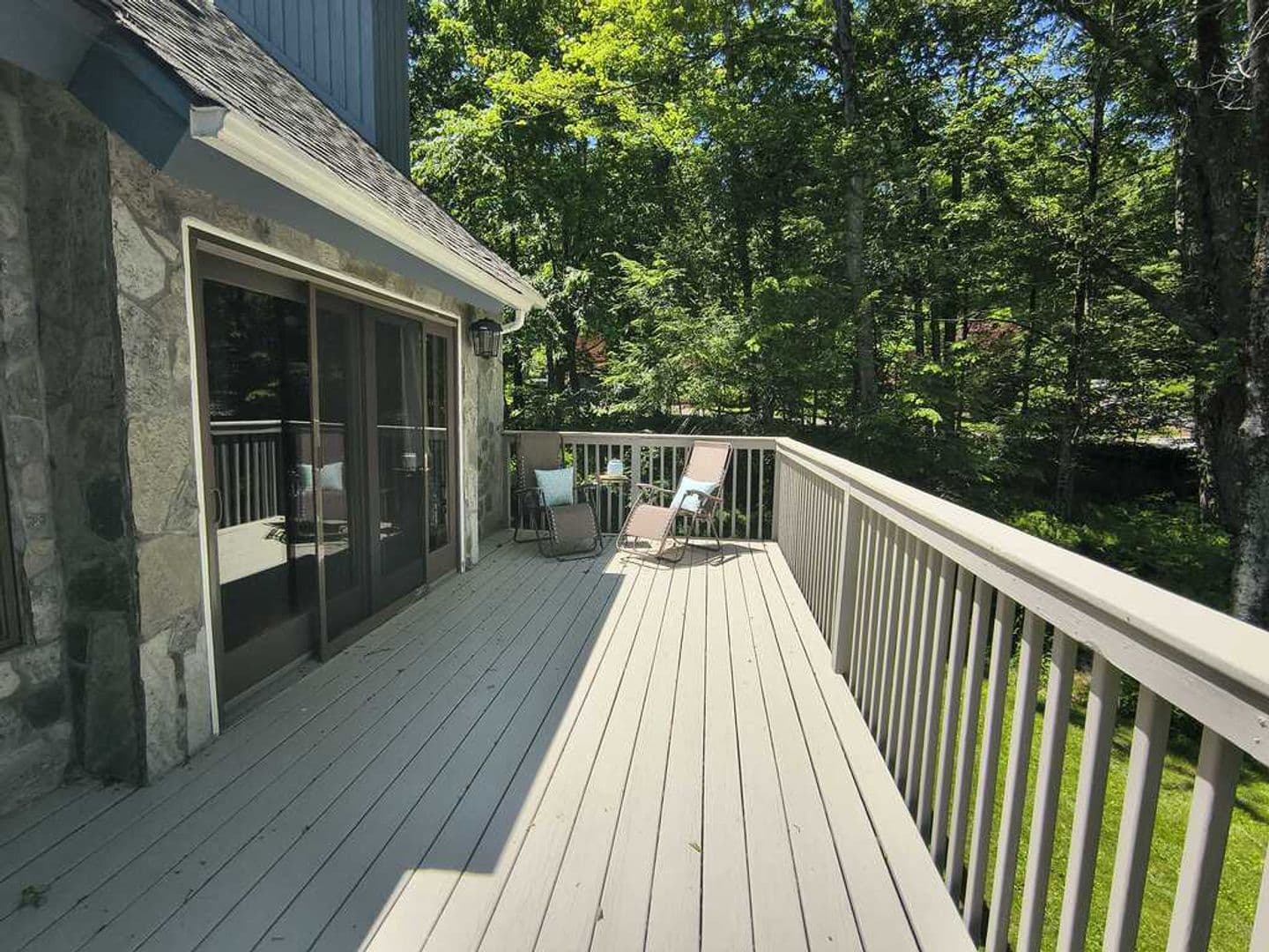 Goshen House: 421 E Hyerdale Drive