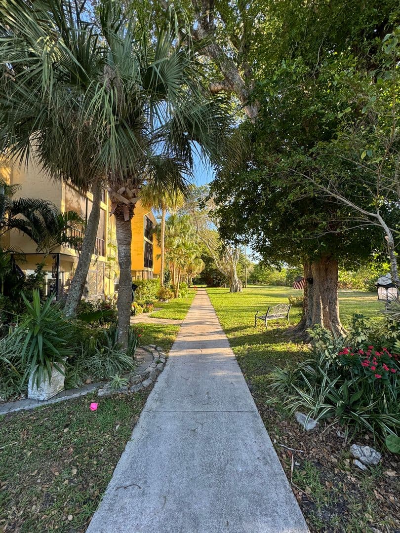 Boca Raton Condo: 450 NW 20TH ST