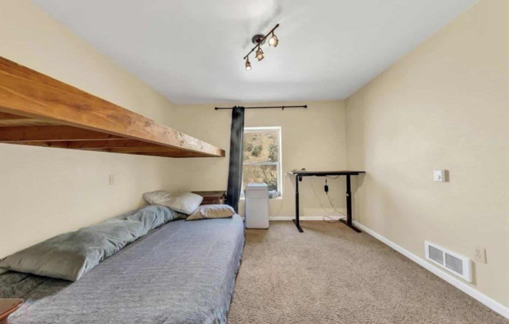 Grass Valley House: 12233 Hilltop Drive