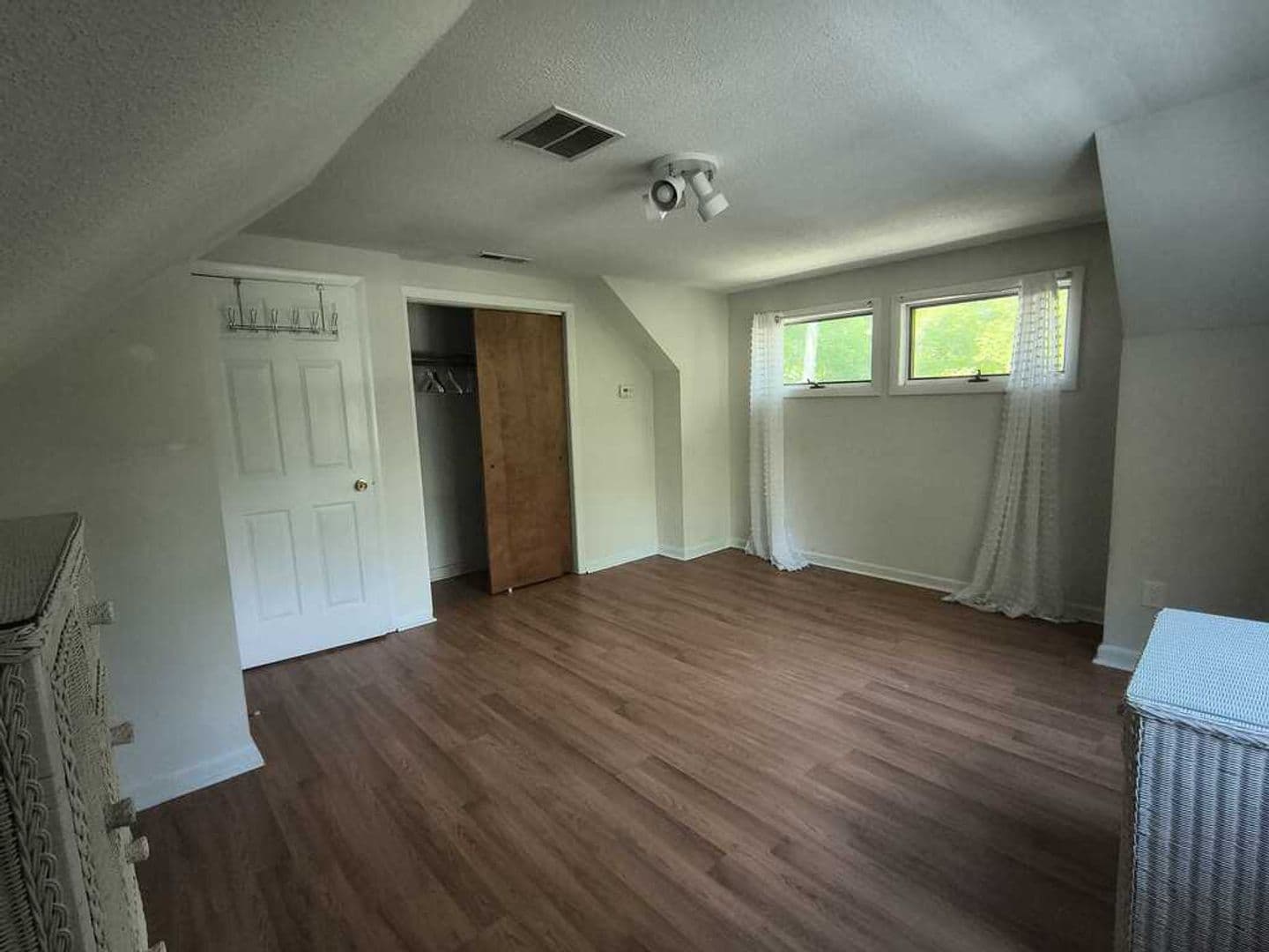 Goshen House: 421 E Hyerdale Drive